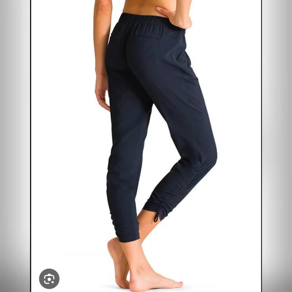 Athleta Aspire Pants Navy Blue 4P EUC - Picture 2 of 12